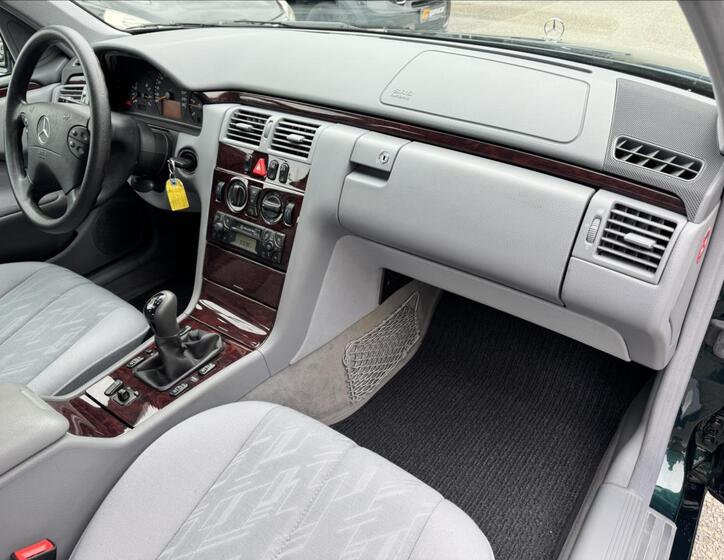 Mercedes-Benz Třídy E 33