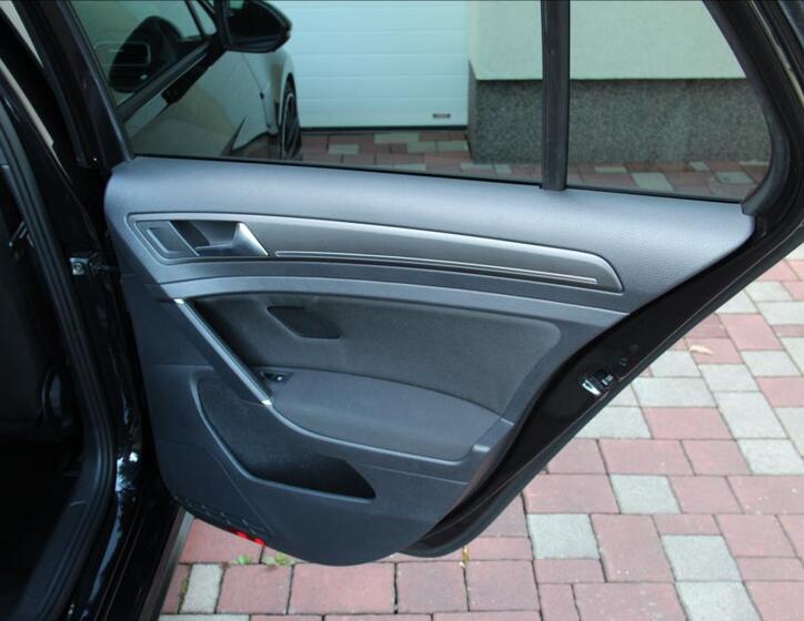 Volkswagen Golf 21