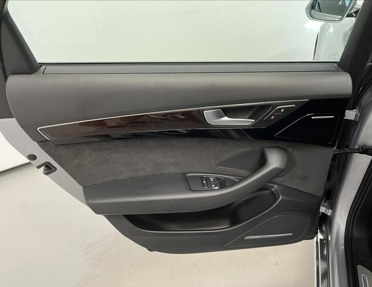 Audi A8 29