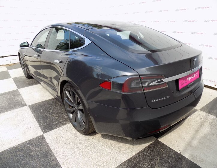 Tesla Model S 3