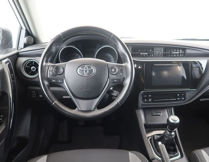 Toyota Auris 16