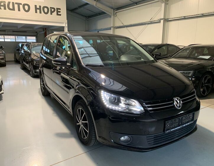 Volkswagen Touran 1