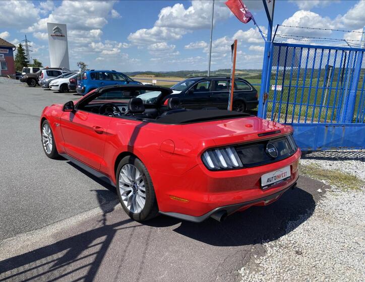 Ford Mustang 6