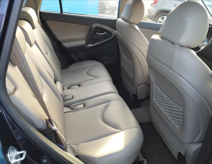 Toyota RAV4 9