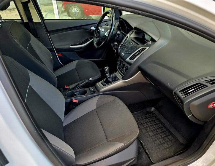 Ford Focus 10