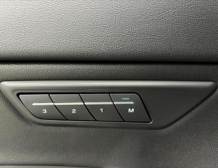 Jaguar E-Pace 23