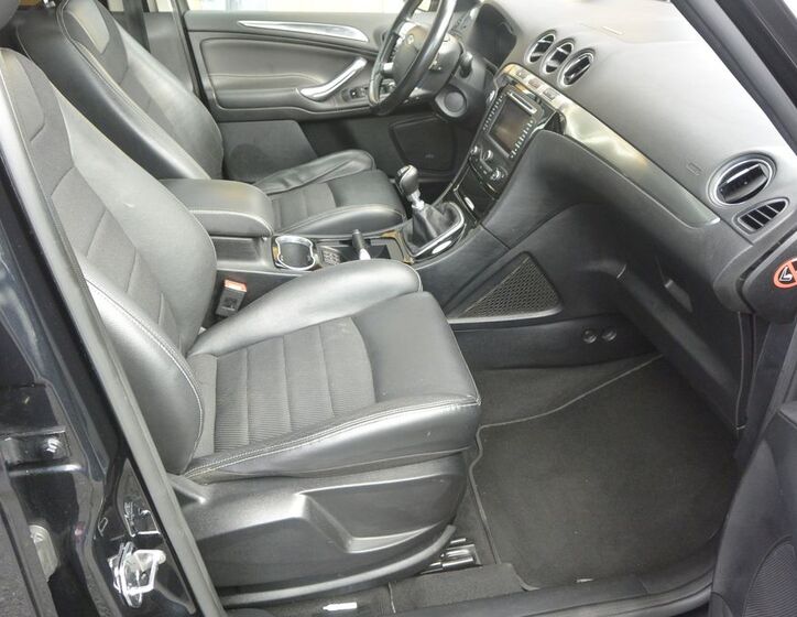 Ford Galaxy 37