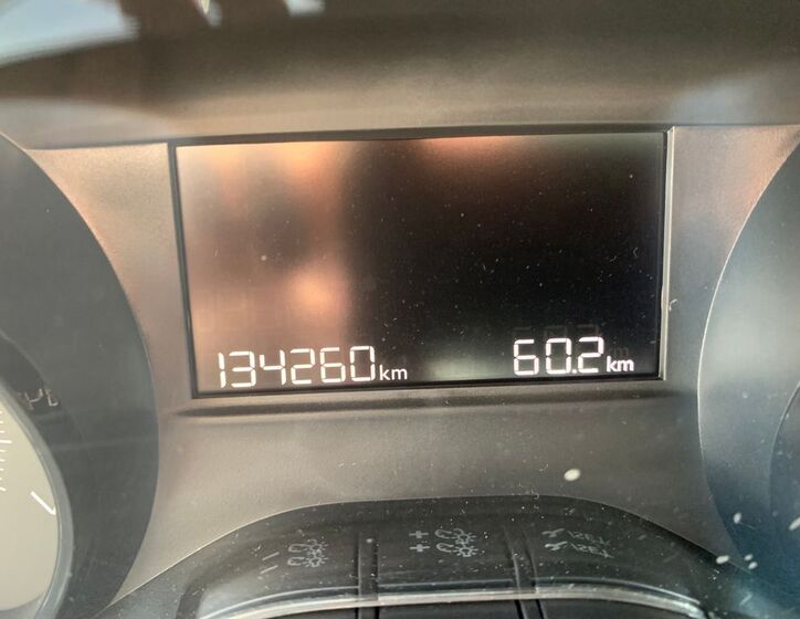 Peugeot 208 8