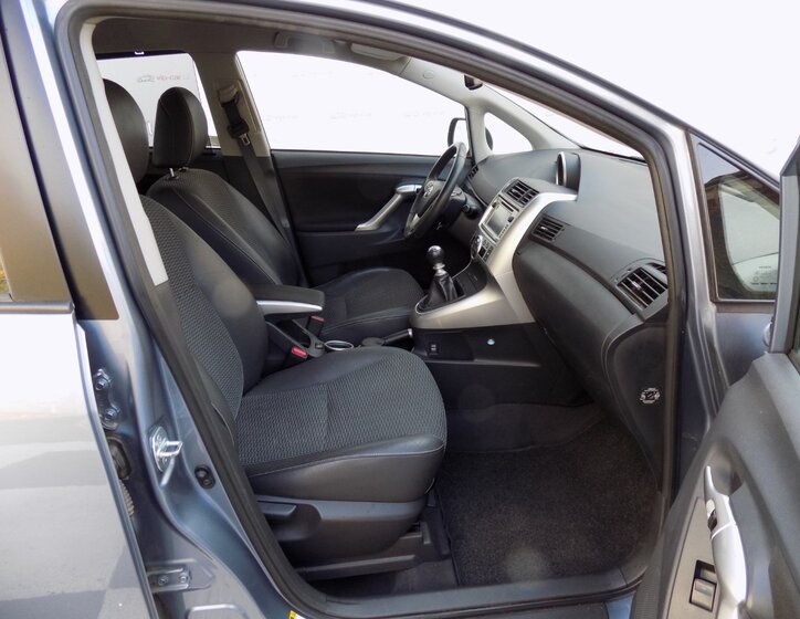 Toyota Verso 15
