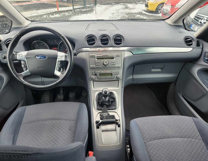 Ford Galaxy 9