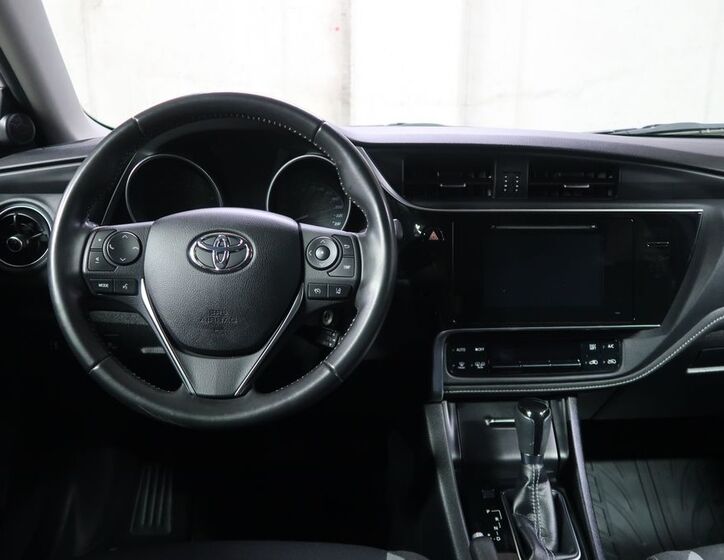 Toyota Auris 15