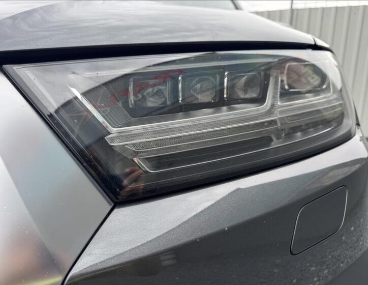 Audi Q7 9