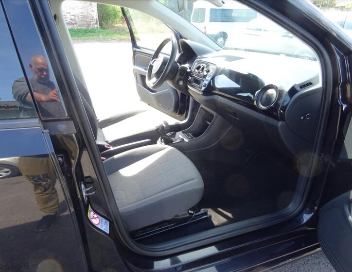 Volkswagen up! 13