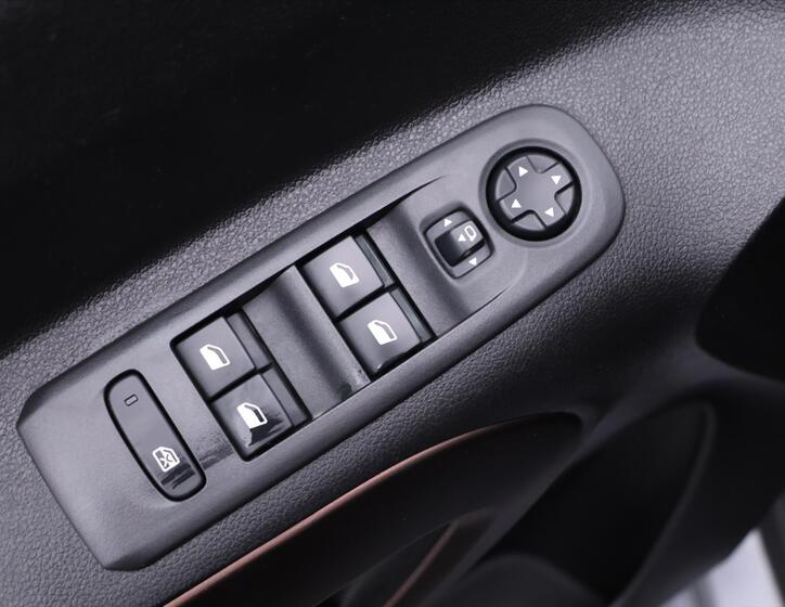Peugeot Rifter 17