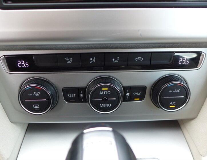 Volkswagen Passat 25