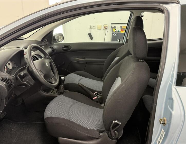 Peugeot 206 8