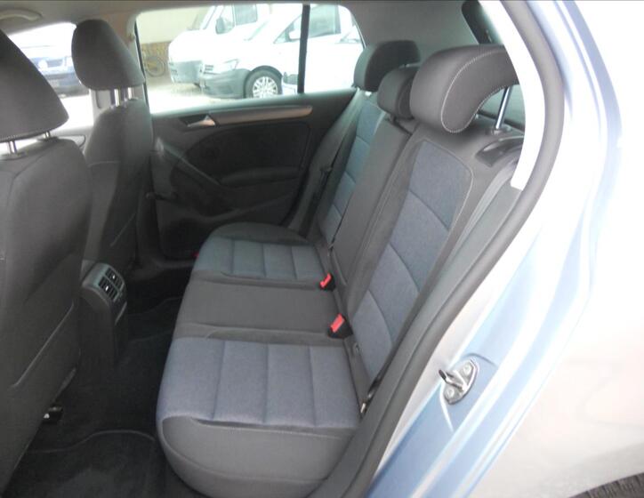 Volkswagen Golf 16