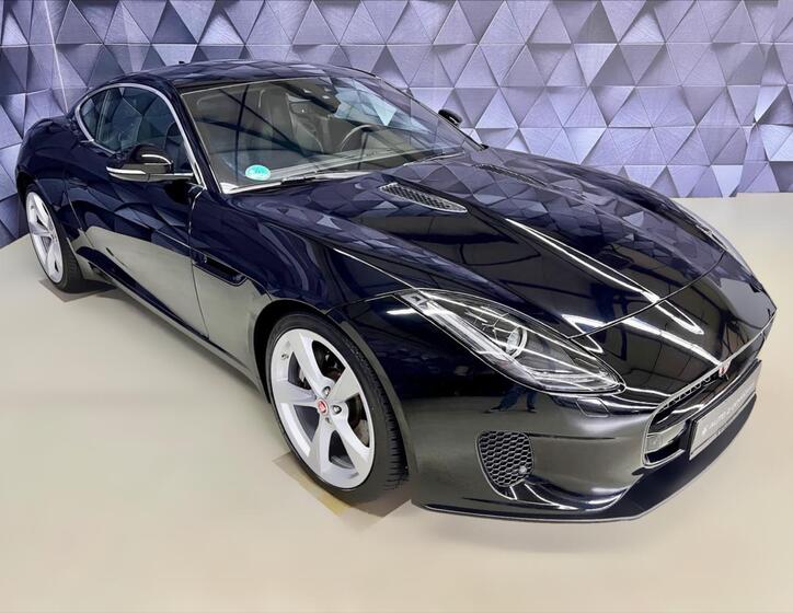 Jaguar F-Type 4