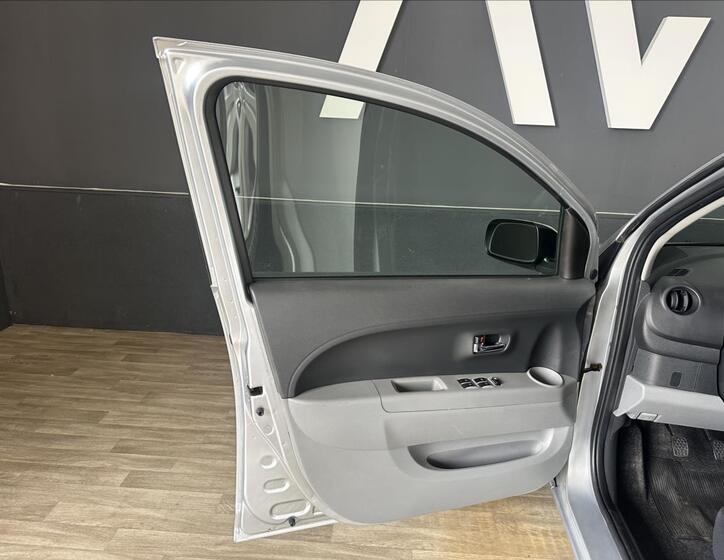 Subaru Justy 10
