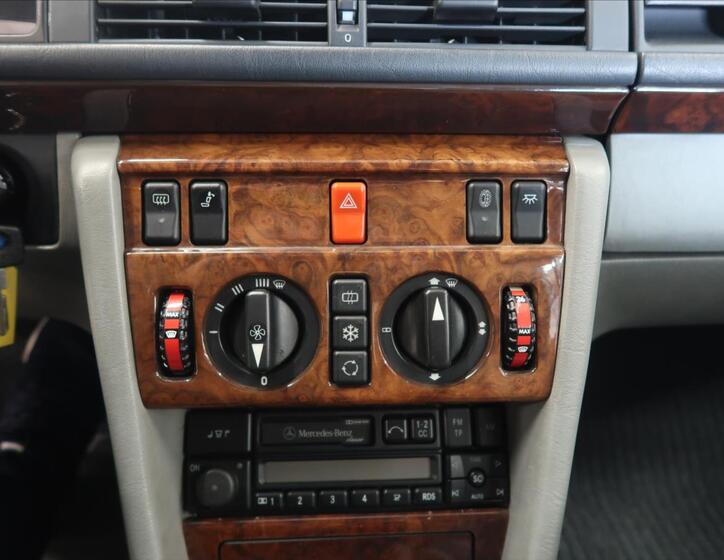 Mercedes-Benz 124 19