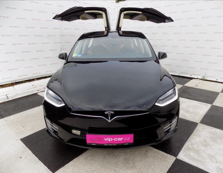 Tesla Model X 5