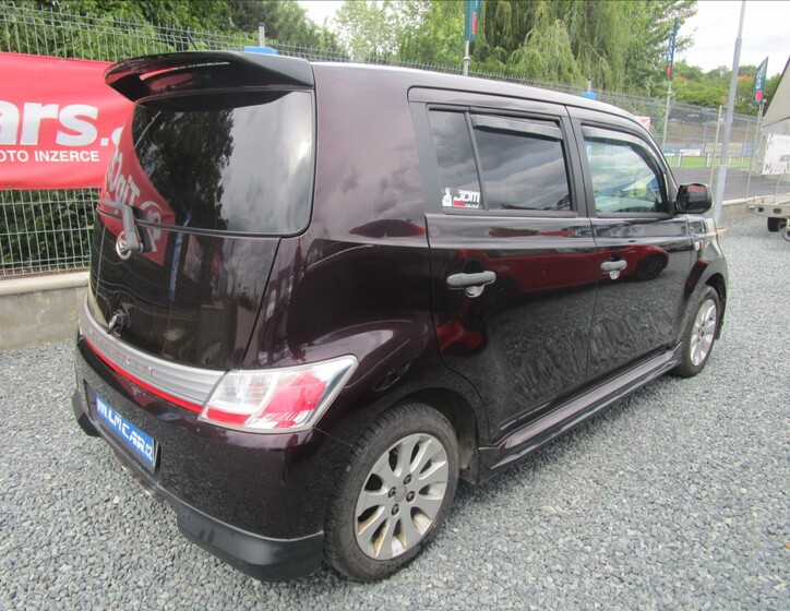 Daihatsu Materia 4