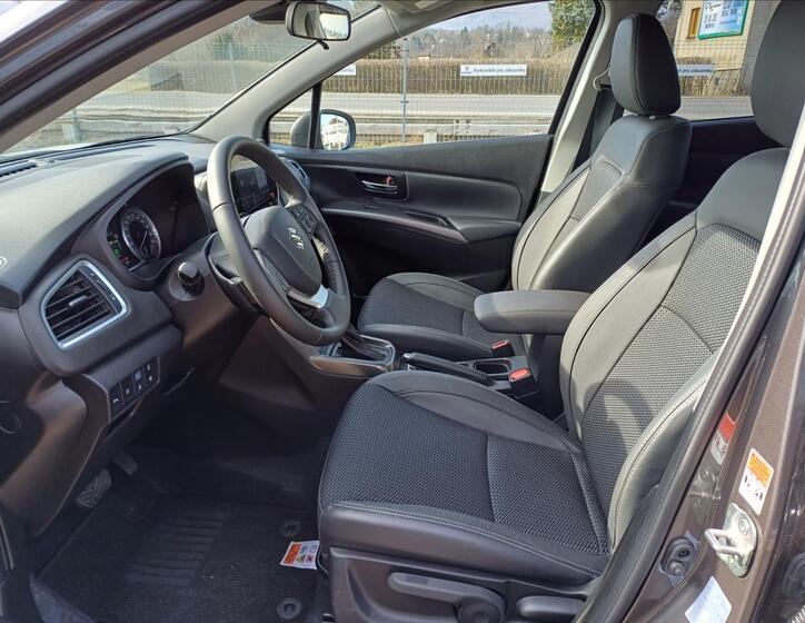 Suzuki S-Cross 13