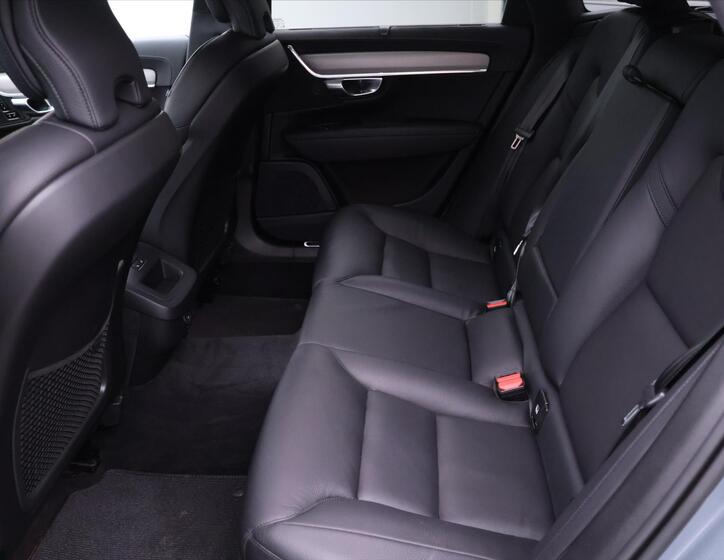 Volvo V90 17