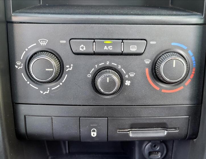 Peugeot 207 25