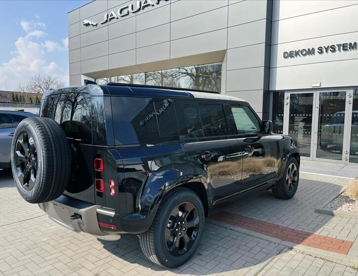 Land Rover Defender 4