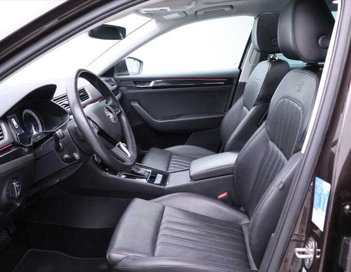 Škoda Superb 12