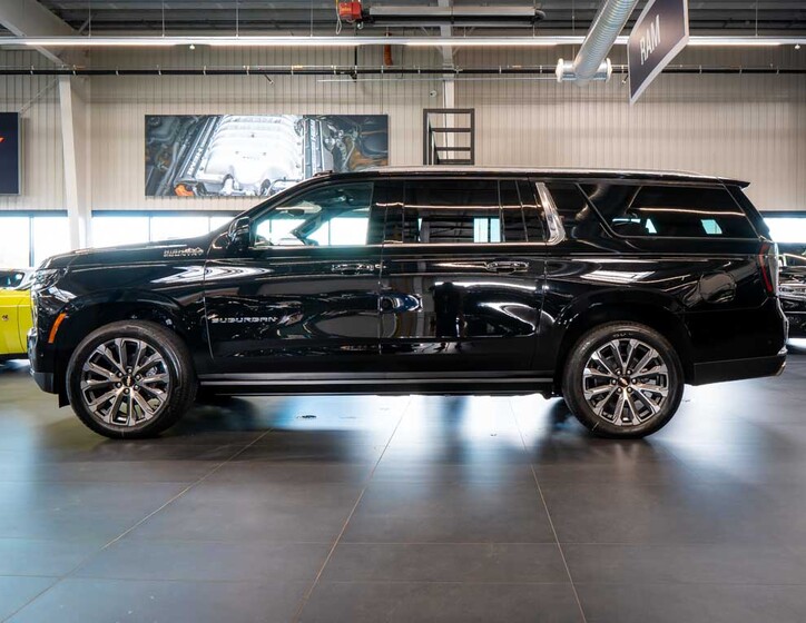 Chevrolet Suburban 2