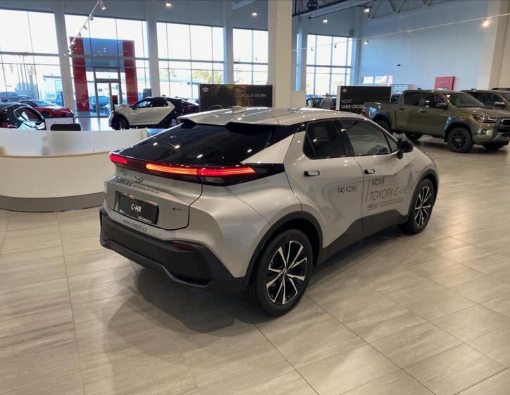 Toyota C-HR 5