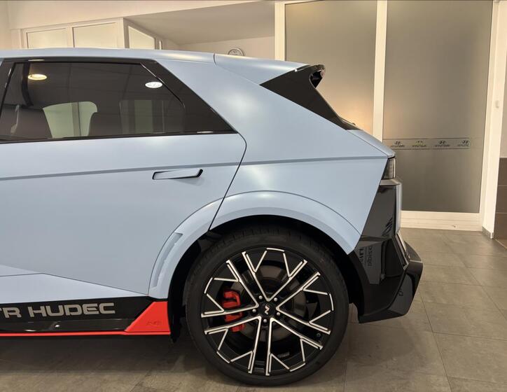Hyundai IONIQ 36