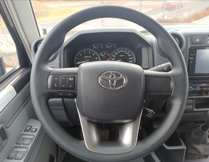 Toyota Land Cruiser 13