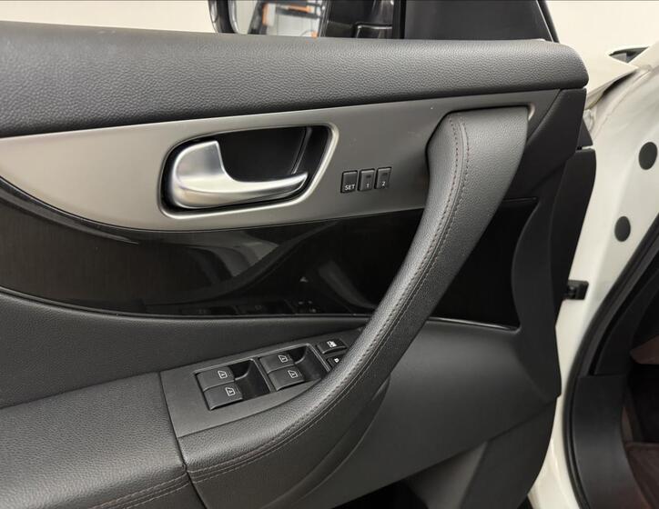 Infiniti FX30 31