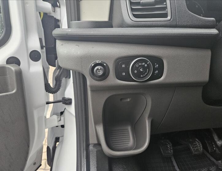 Ford Transit 9