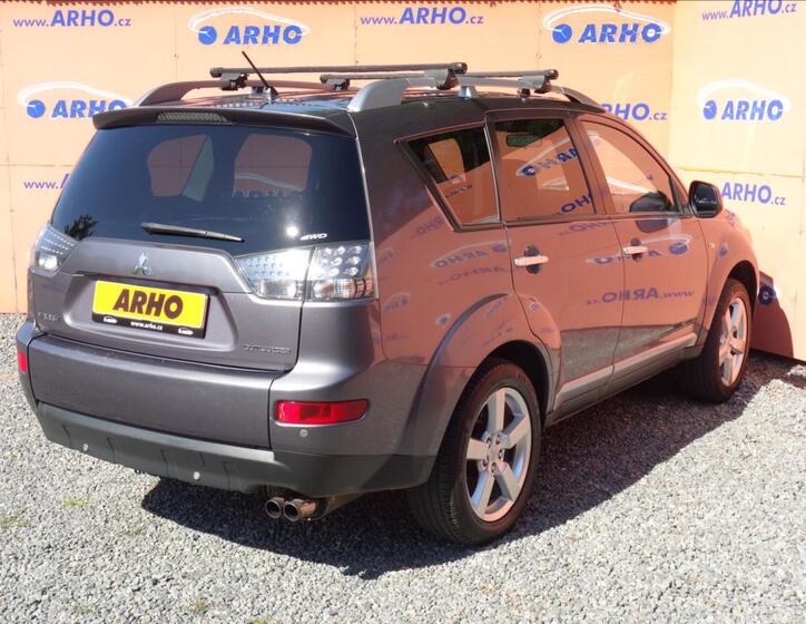 Mitsubishi Outlander 7