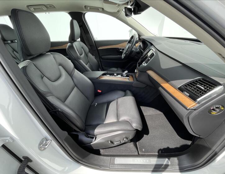 Volvo XC90 17