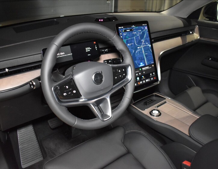 Volvo EX90 15