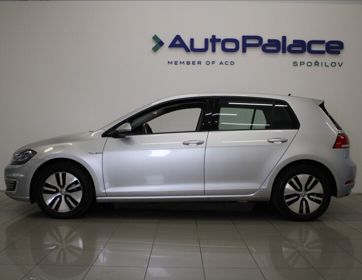 Volkswagen e-Golf 5