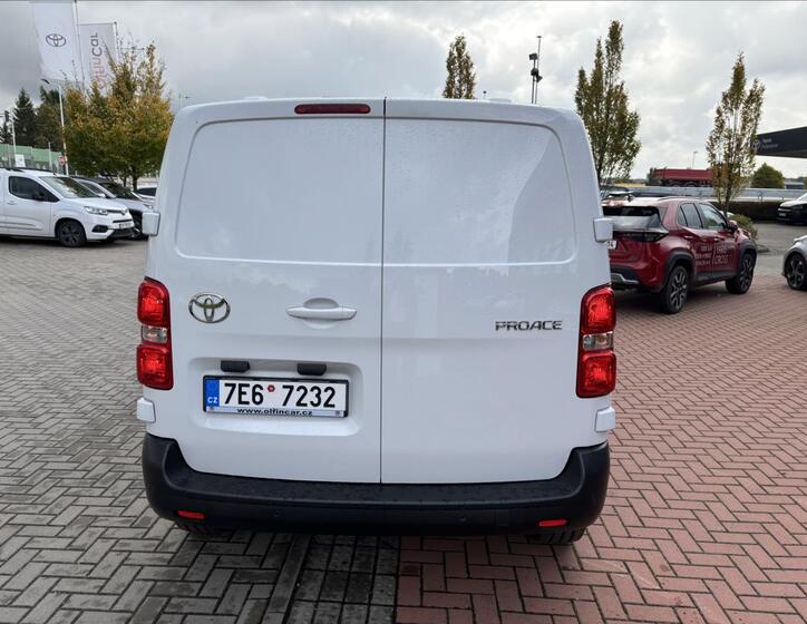 Toyota ProAce 6