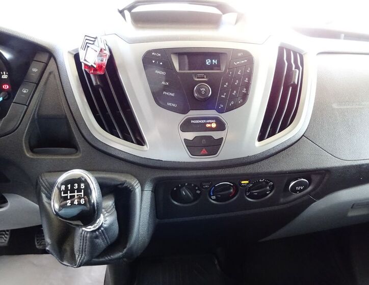 Ford Transit 8