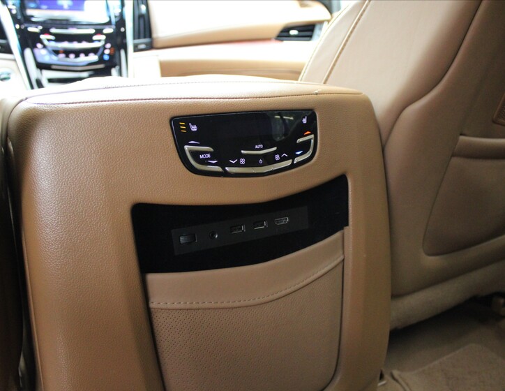 Cadillac Escalade 27