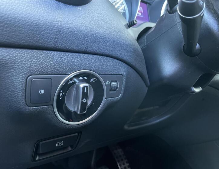Mercedes-Benz GLA 11
