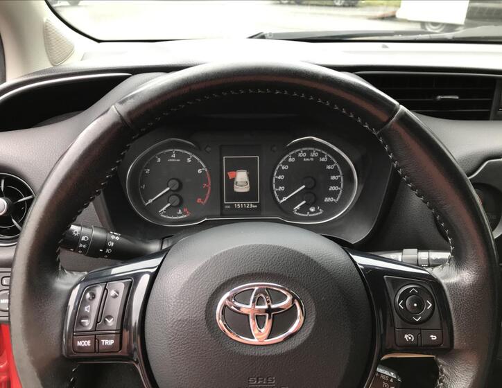 Toyota Yaris 9