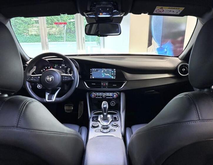 Alfa Romeo Giulia 19