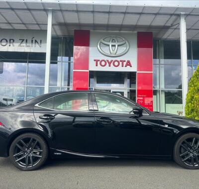 Lexus IS 300h 2