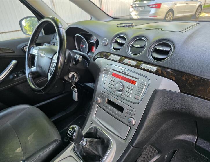 Ford Galaxy 29