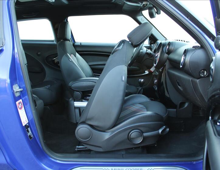 Mini Paceman 37
